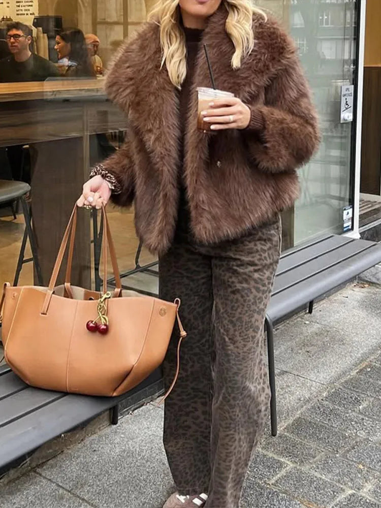 Solide braune flauschige Pelzjacke für Damen, lässig, Revers, lockere lange Ärmel, verdickt, warmer Kurzmantel, 2025, Winter, neue Dame, Pendelkleidung