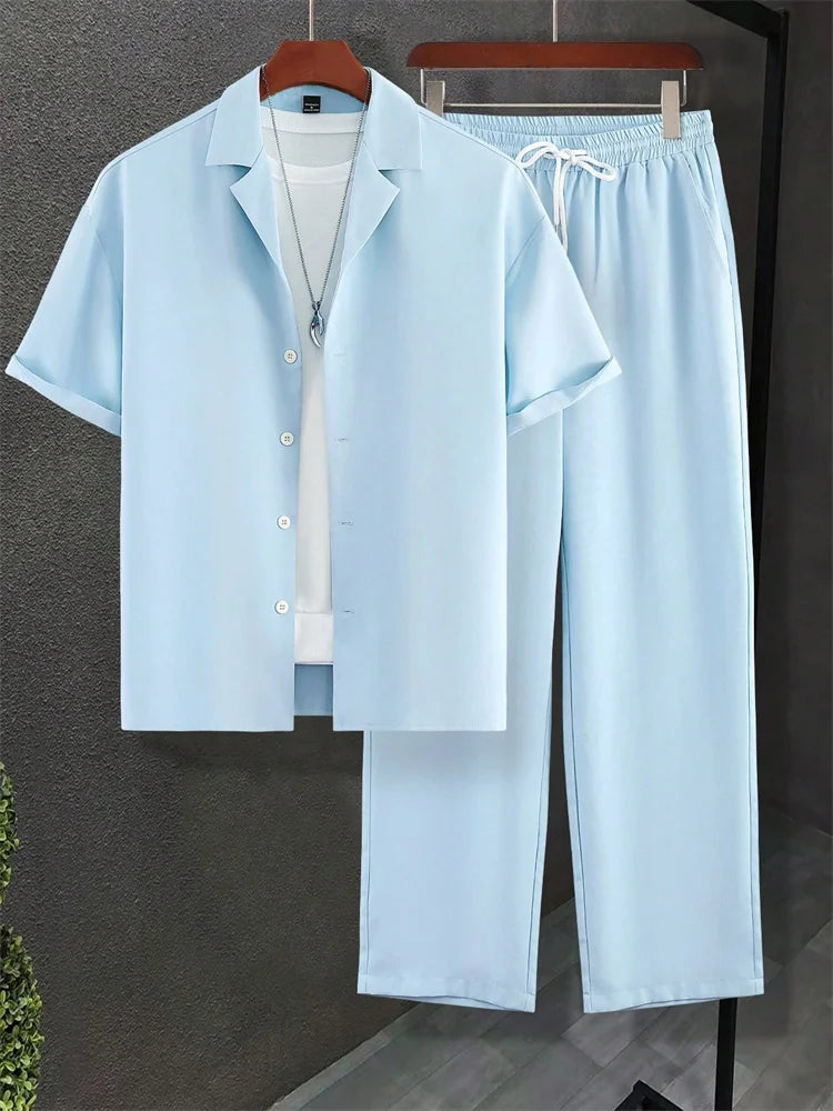 Hellgrünes 2-teiliges Herbst-Herren-Set mit vertikal gestreifter Textur, einfaches und lässiges Herren-Kurzarmhemd und lässige lange Hose