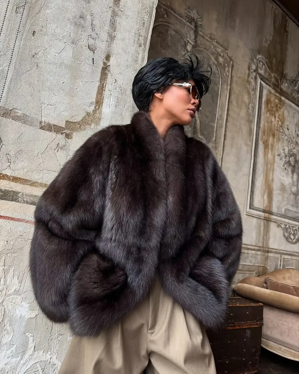 Brauner mittellanger Pelzmantel für Damen, Revers, versteckter Knopf, lockere, elegante Oberbekleidung, 2025, modischer Bürodame, Pendelmantel, Neu