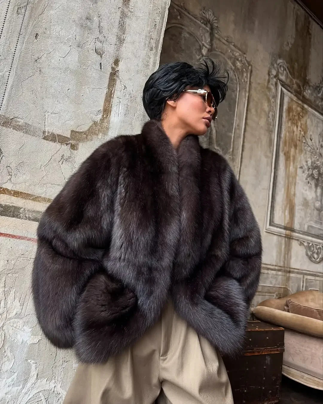 Brauner mittellanger Pelzmantel für Damen, Revers, versteckter Knopf, lockere, elegante Oberbekleidung, 2025, modischer Bürodame, Pendelmantel, Neu