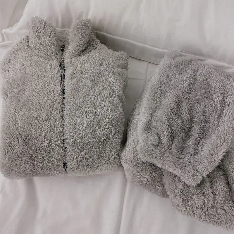 Neue Korallen Samt Hause Tragen Männer Koreanische Paare Pyjamas frauen Winter Gepolsterte Verdickte Strickjacke Kann Draußen Getragen Werden Einfache anzug
