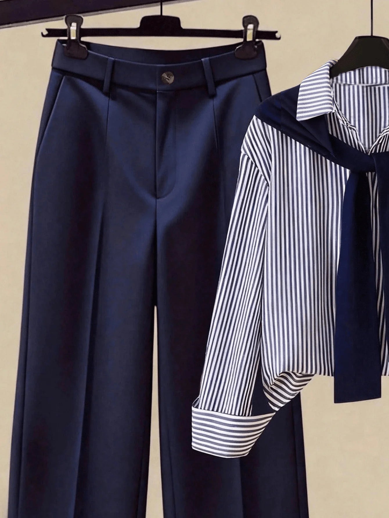 Elegantes 2-Teiliges Damen-Outfit, Gestreiftes Langarm-Hemd mit Abnehmbarem Schal + Hochtaillierte Weite Hose, Lässiges Büro-Set