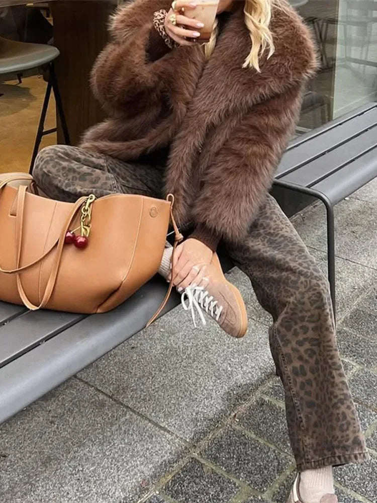 Solide braune flauschige Pelzjacke für Damen, lässig, Revers, lockere lange Ärmel, verdickt, warmer Kurzmantel, 2025, Winter, neue Dame, Pendelkleidung