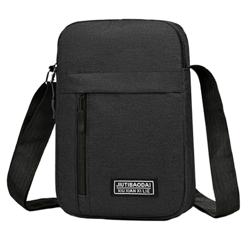 Herrentasche, erhältlich in einer Schulter- oder Umhängedesign, geeignet für den täglichen Gebrauch während der Schule. Aus Nylonmaterial.