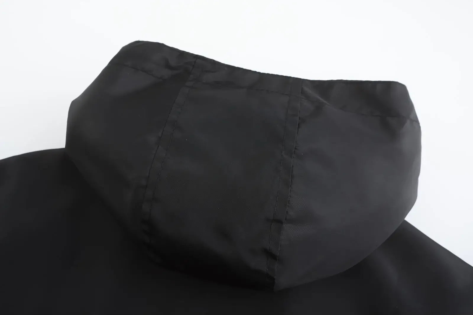 Lässige bedruckte Kapuzenjacke für Frühling und Herbst, modische neue wind- und wasserdichte Outdoor-Sportbekleidung für Herren