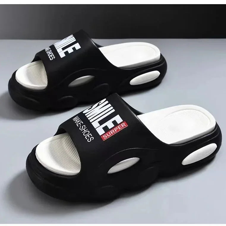 Männer Dicke Sohle Sommer Strand Rutschen Badezimmer Anti Slip Slipper Weiche Sandalen Einfachheit Ultra Licht Brief Schuhe Männer Hausschuhe