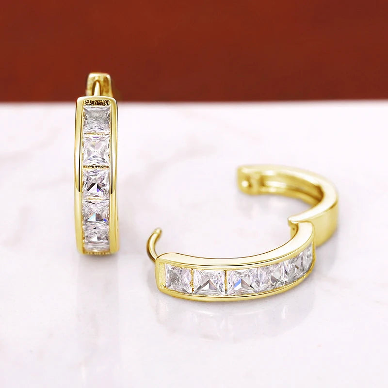 Huitan Damen-Creolen im klassischen Design, voll mit Prinzessin, quadratischem CZ, schlichtes und elegantes Damen-Accessoire, vielseitiger Schmuck