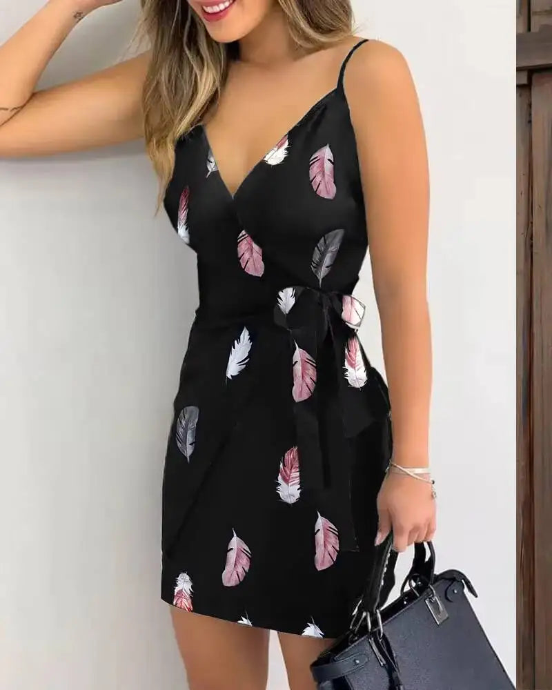 Mini-Kleid für Frühling und Sommer, Damen, Schwarz, Satin, Feder-Print, Spaghettiträger, Tiefer V-Ausschnitt, Wickelkleid mit Gürtel, Lässiges Sexy Urlaubskleid