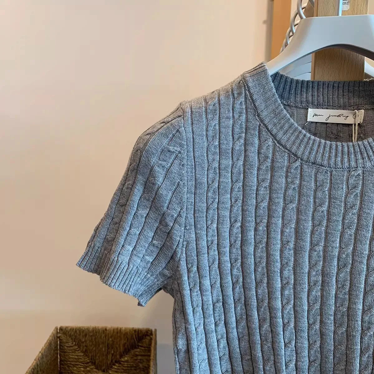 Zjaiss 2026 Sommer Koreanisches Retro Elegantes Textur-Kurzarm-Oberteil mit O-Ausschnitt und Zopfmuster für Damen – Weiches, lässiges, vielseitiges, dünnes T-Shirt
