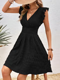 Elegantes, strukturiertes A-Linien-Kleid mit Rüschenärmeln und Taillengürtel