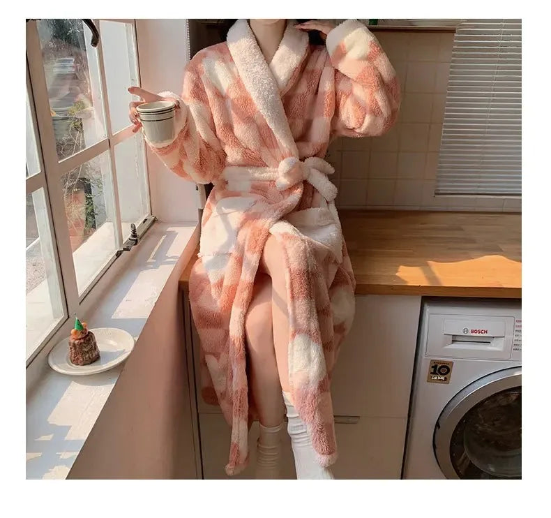 Verdickte Korallen Fleece Robe frauen V-ausschnitt Gürtel Langarm Mid-länge Süße Stil Warme Hause Kleidung Winter Saison