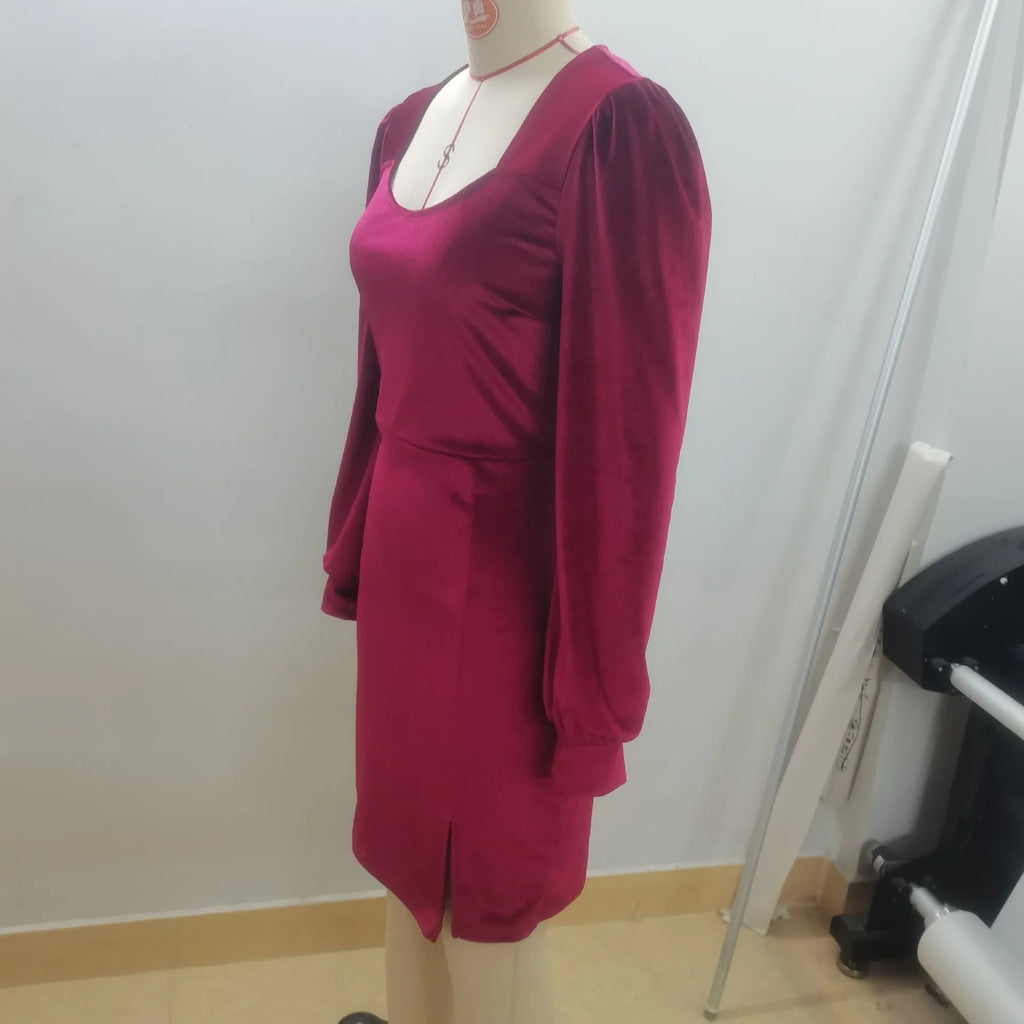 2025 Herbst/Winter Neue Stil Split Slim Fit Lamm Bein Ärmel Quadratischen Hals Elegante Velour Langarm Kleid
