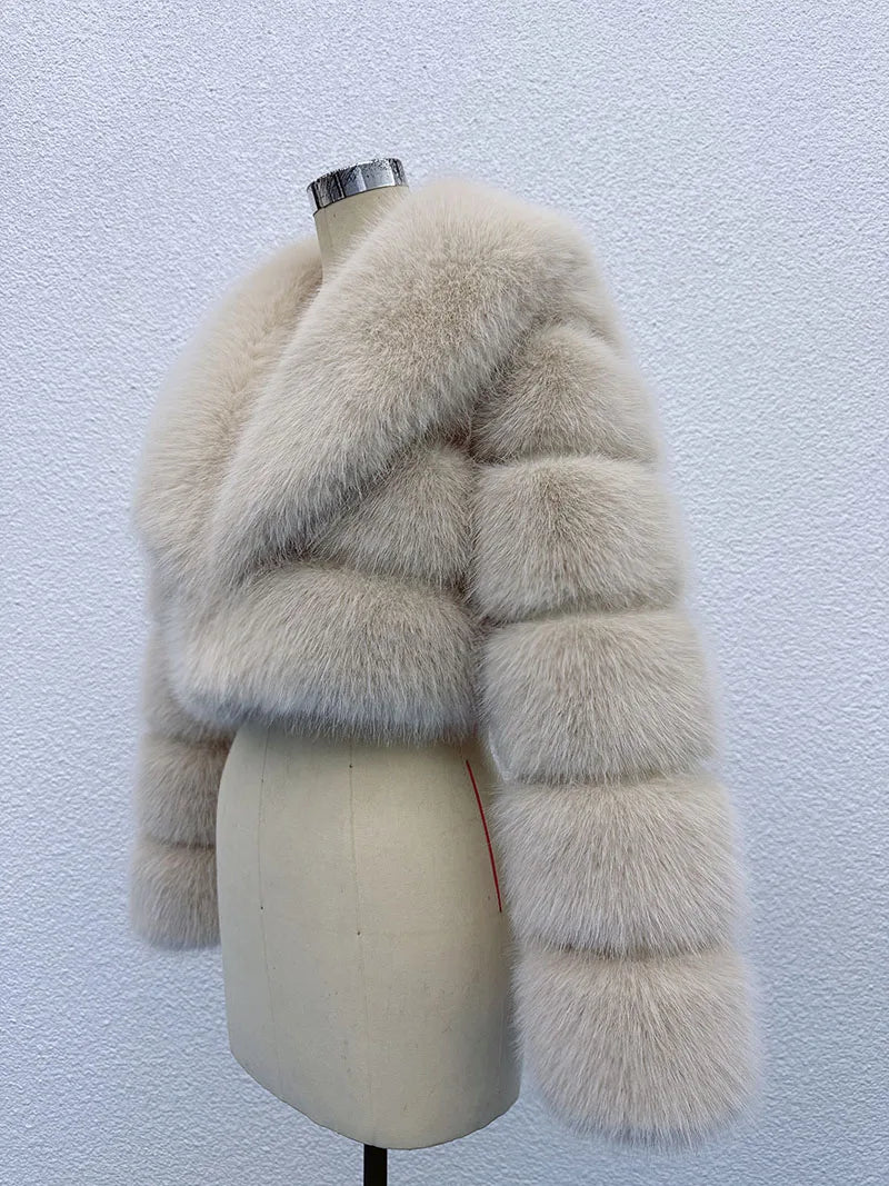 Artikelnummer 0115X Iconic Street Fashion Week Luxuriöser, abgeschnittener Kunstpelzmantel für Damen, Winter, heiße, coole, flauschige Fell-Kurzjacke für Mädchen