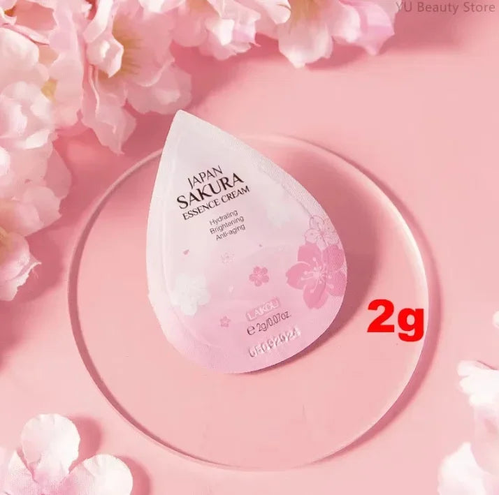 24h Glow & Lifted Collagen Jelly Cream Niacinamid und hydrolysiertes Kollagen stärkt die Hautbarriere und befeuchtet die Haut