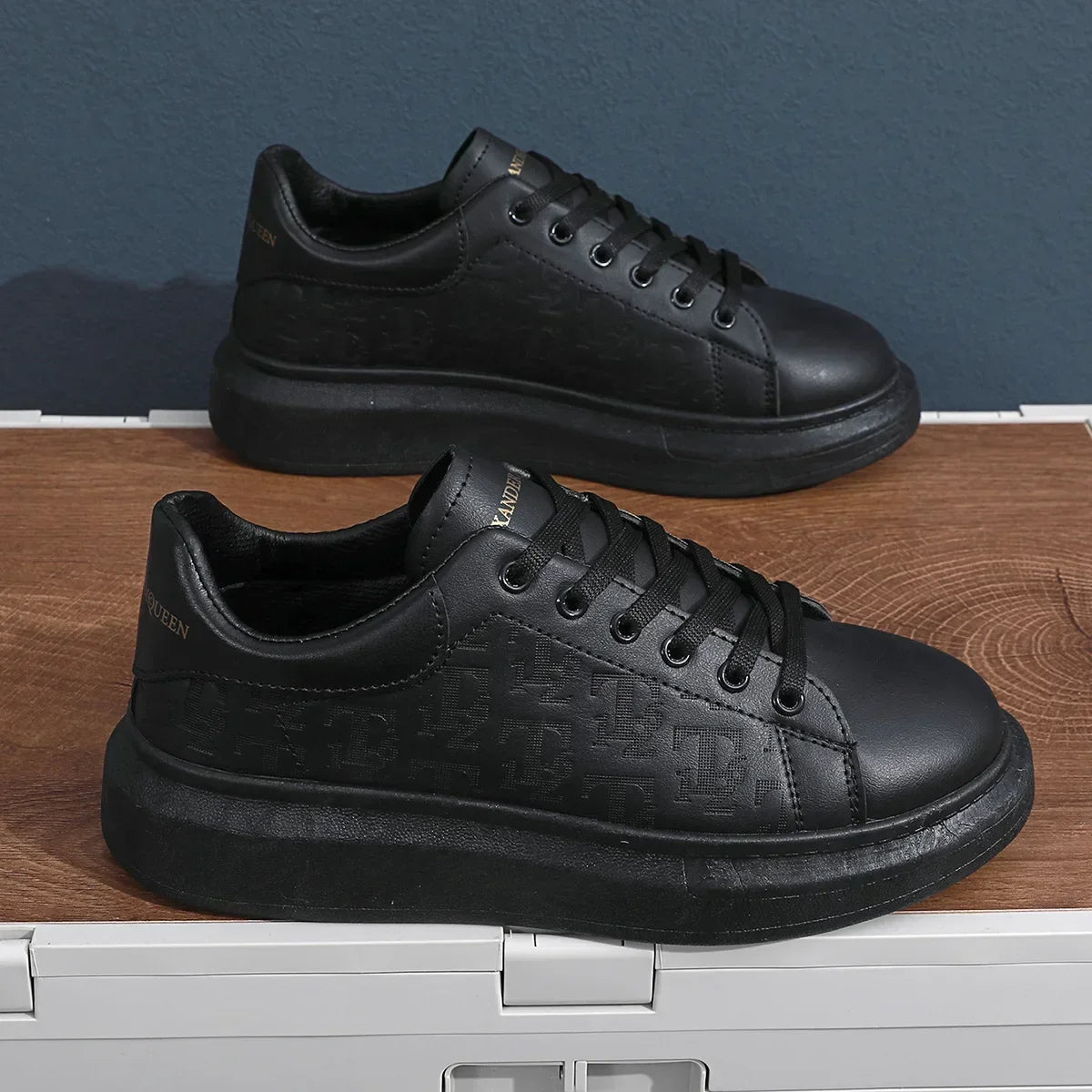 2025, neue Herrenschuhe, Frühling und Herbst, flache Sohlen, lässige Lederschuhe, Sportschuhe, schwarze und weiße Herren-Schuhe mit dicken Sohlen, atmungsaktiv
