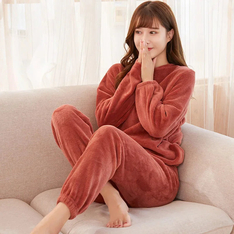 2024 Winter Pyjamas Warme Flanell Frauen Dicke Freizeit Tragen Einfachheit Korallen Samt Langarm Feste Nachtwäsche Pyjamas Set