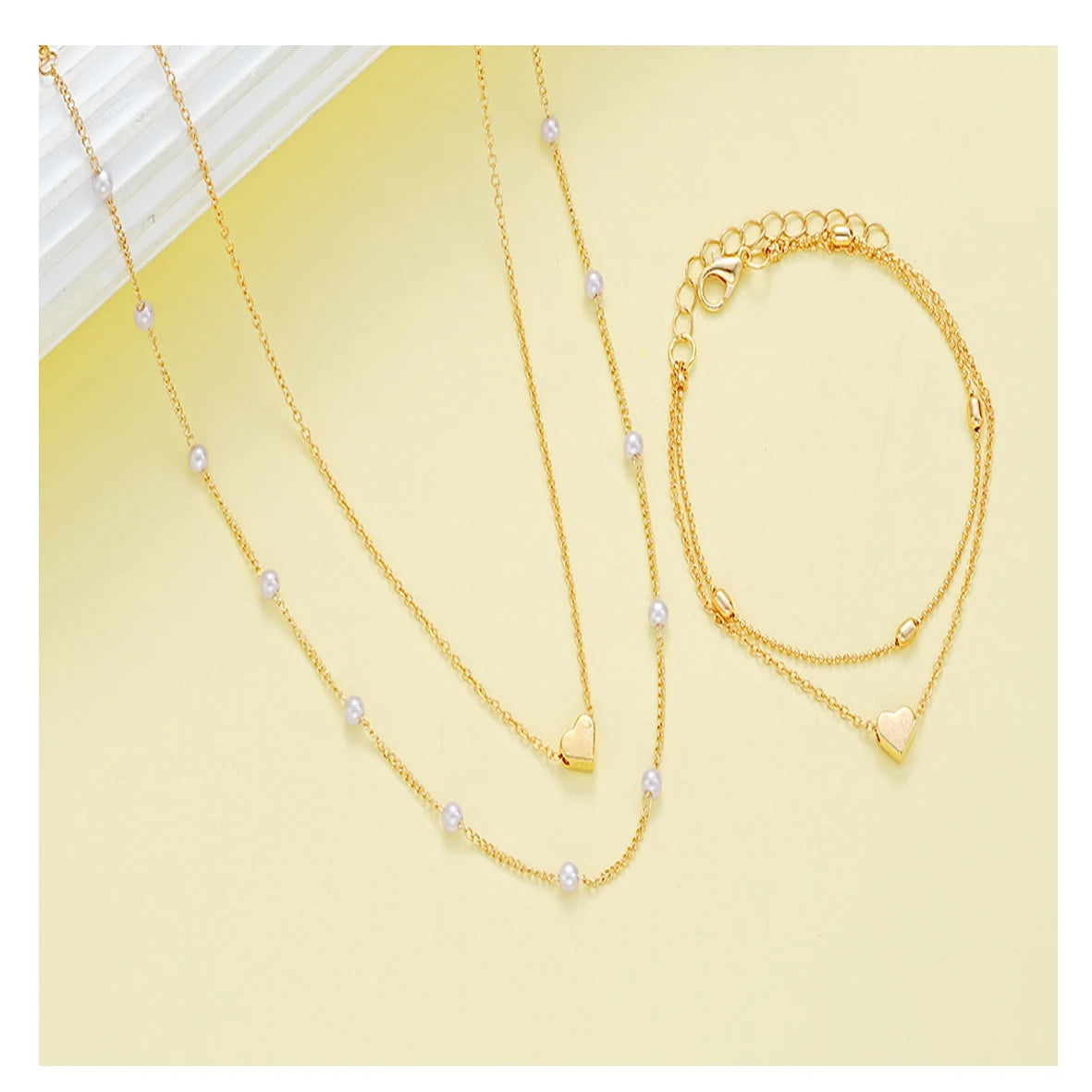 Modisches Schmuckset mit Imitationsperlen und Herzanhänger für Damen, Gold- und Silberfarben, runde Perlen, Halskette und Armband, Accessoires für den Alltag