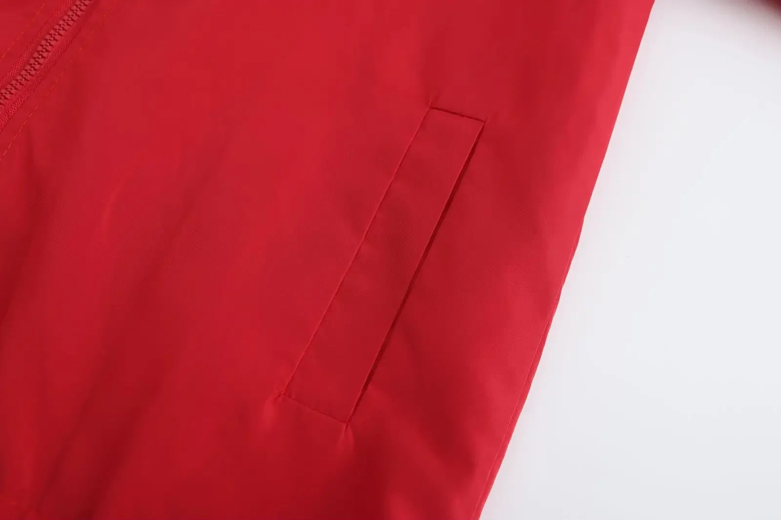 Lässige bedruckte Kapuzenjacke für Frühling und Herbst, modische neue wind- und wasserdichte Outdoor-Sportbekleidung für Herren