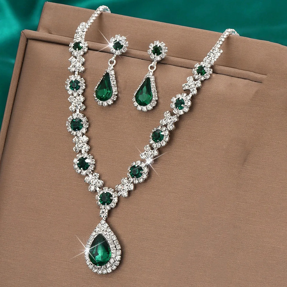 3-teiliges Damen-Set mit Kristalltröpfchen-Halskette und Ohrringen für Hochzeits- und Abendkleid-Accessoires