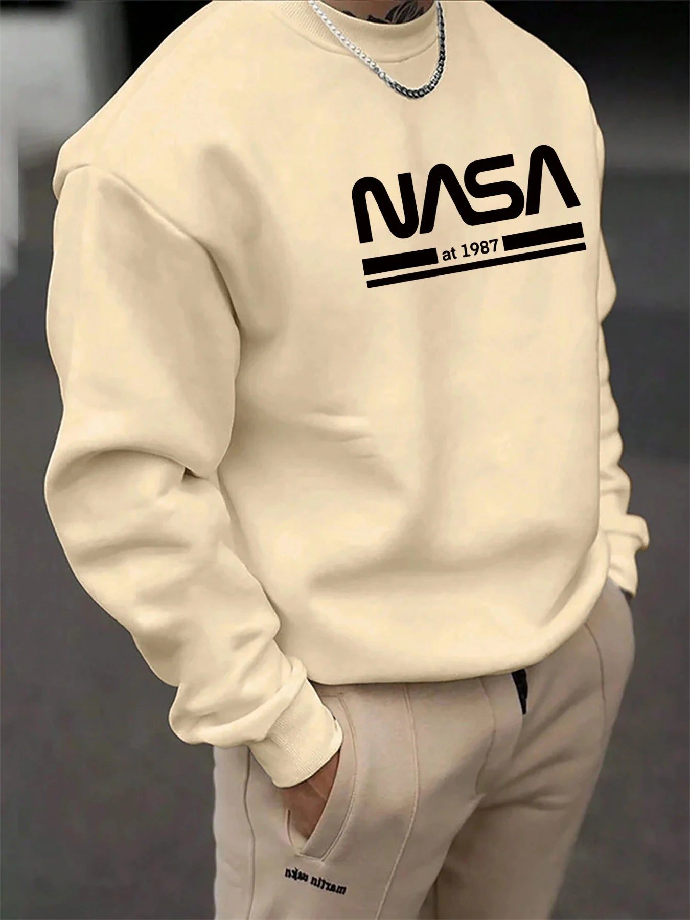 Men's autumn and winter fashionable casual loose NASA letter graphic printed long sleeved round neck sweatshirt