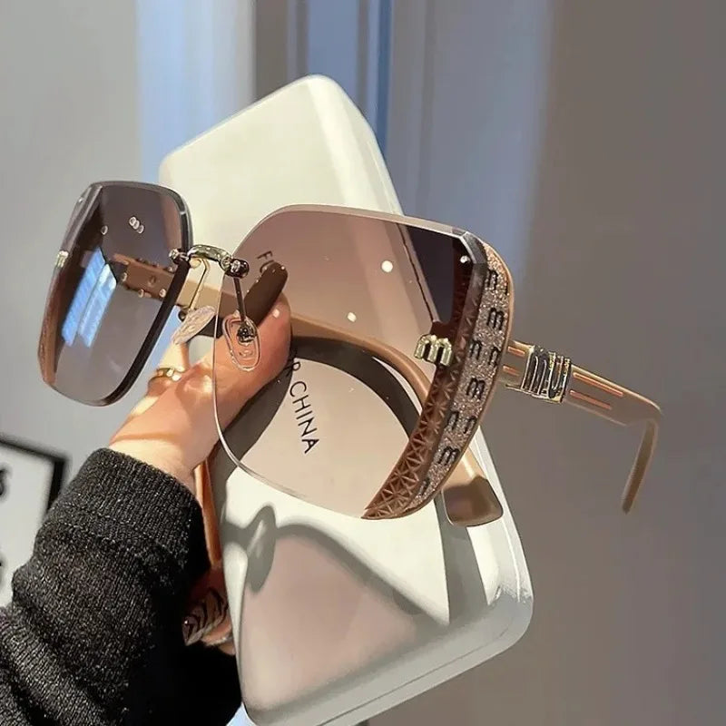 2025 neue Mode Coole Sonnenbrille Frauen Luxus Marke Buchstaben Anti Starke Licht Vintage Randlose Sonnenbrille Damen Gafas UV400