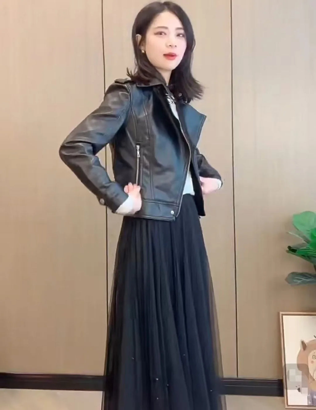 Modische rote PU-Lederjacke für Damen, kurzer Mantel, Stehkragen, Frühling und Herbst, dünner Stil, künstlerische Retro-Passform, lange Ärmel