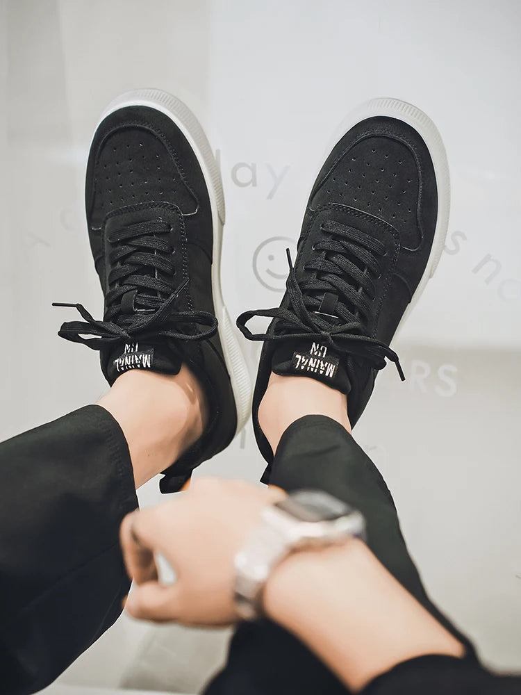 1 Paar Sportliche Freizeitschuhe zum Skateboarden, bequem und modisch, mit einem eng anliegenden Obermaterial, das sich dem Fuß anpasst und rutschfest ist.