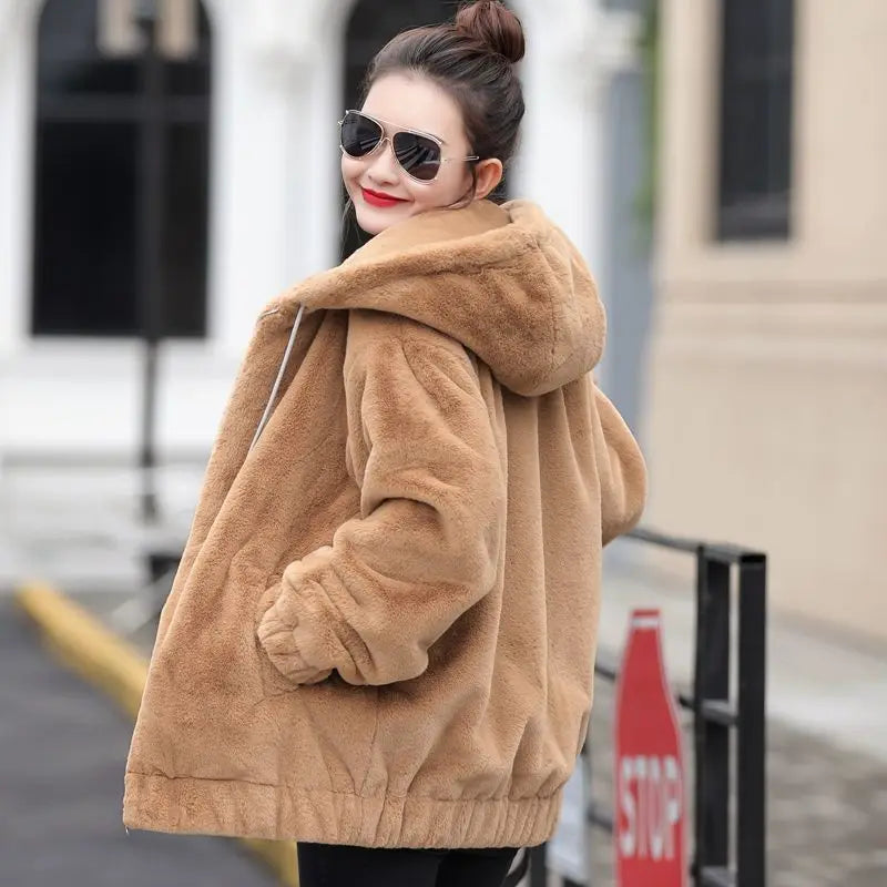 Plüsch-Kapuzenjacke für Damen, mittellang, Winter, neuer lockerer Plüsch, warmer, langer Ärmel, Plüsch, kurze Jacke, modischer Freizeitmantel