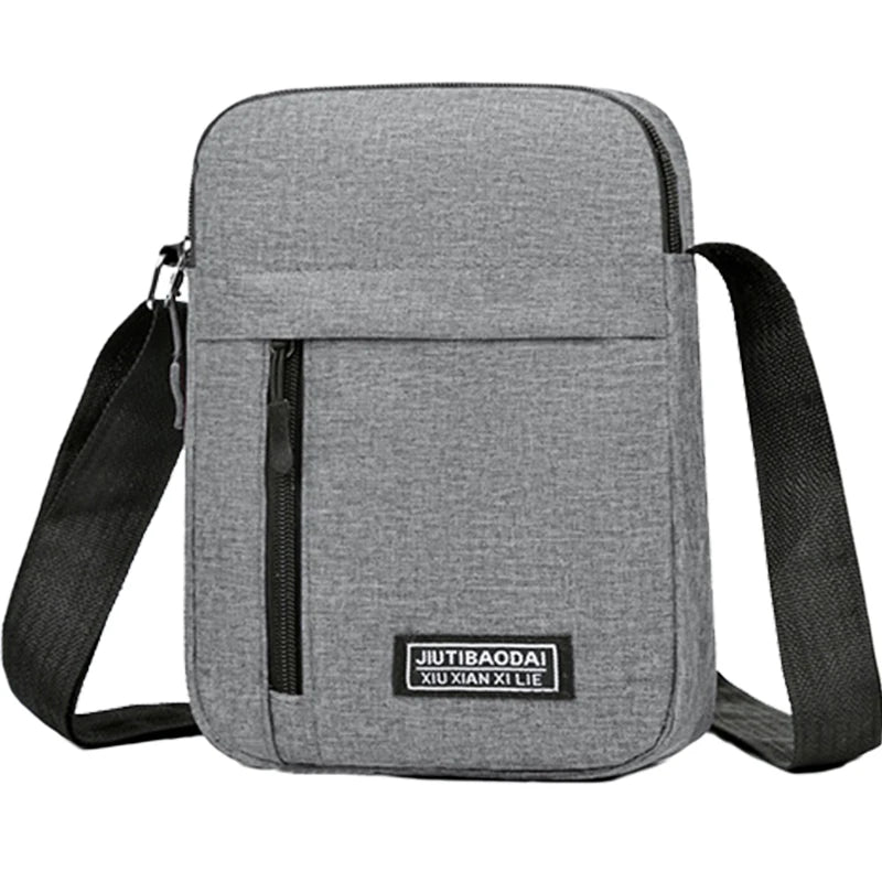 Herrentasche, erhältlich in einer Schulter- oder Umhängedesign, geeignet für den täglichen Gebrauch während der Schule. Aus Nylonmaterial.
