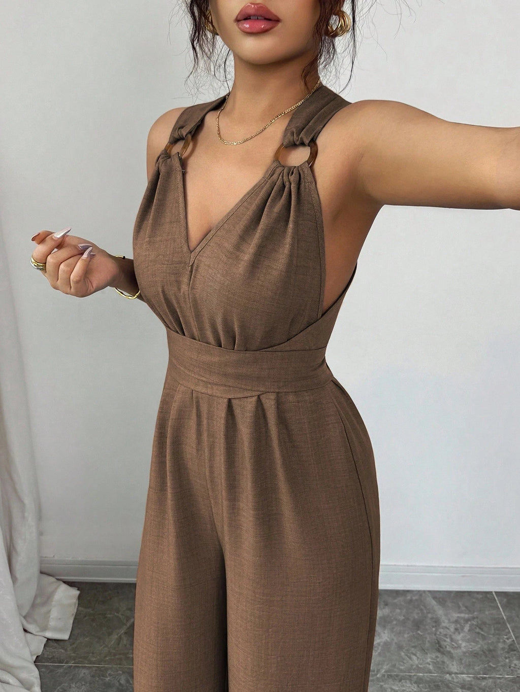 Damen-Overall mit V-Ausschnitt, Bindetaille und weitem Bein, lässige Sommerkleidung, Madeleine-Stil, Sommerbraun