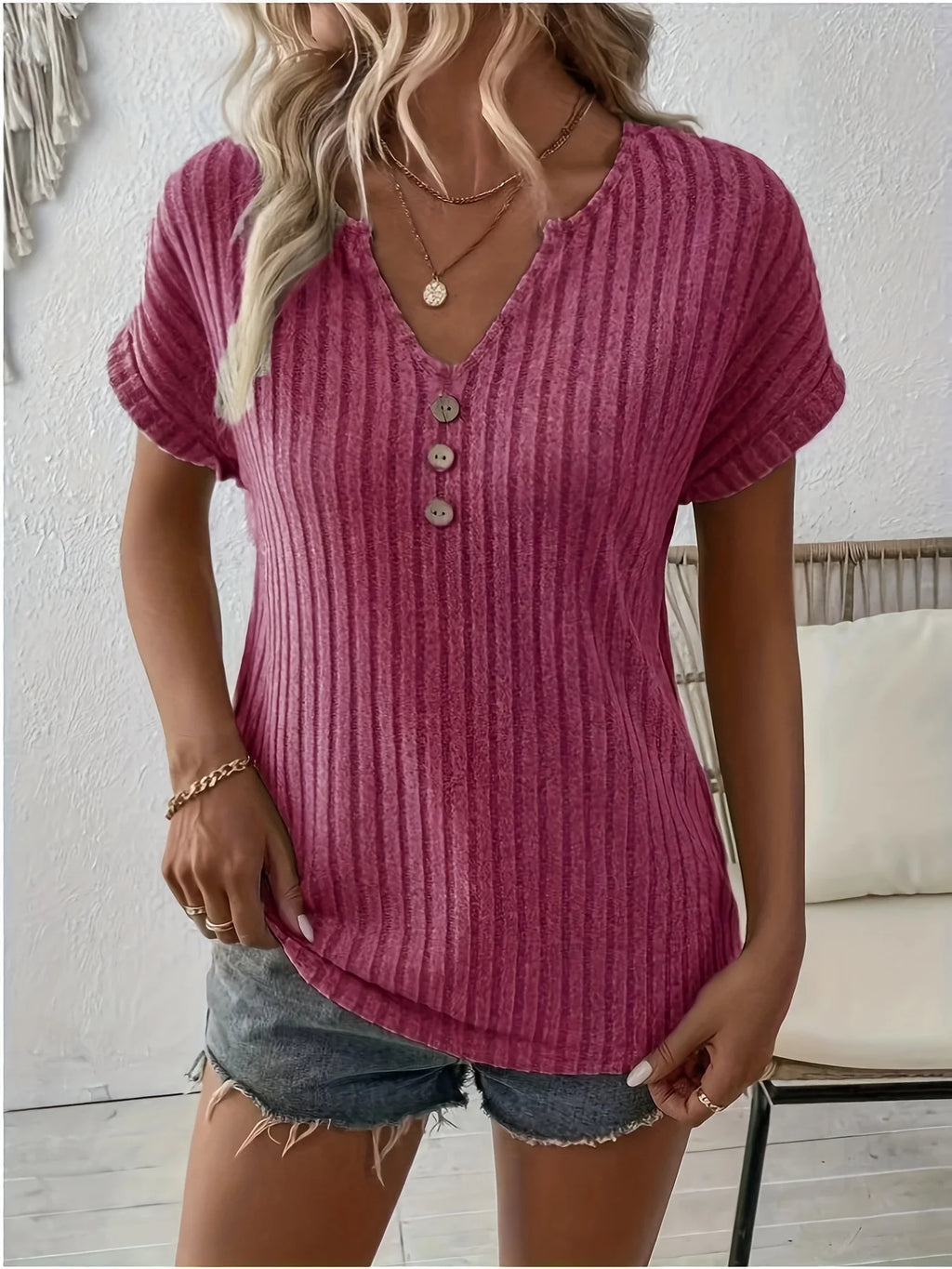 Frühling/Sommer neues einfarbiges geripptes Oberteil mit V-Ausschnitt und Knopfverzierung, elegantes T-Shirt für Damen S-2XL