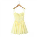 Sommerkleid 2025, sexy weiße Spitzenkleider für Damen, bestickt, figurbetontes Minikleid, koreanische Mode, Rüschenkleid, Schnürung, Fischgrätenmuster