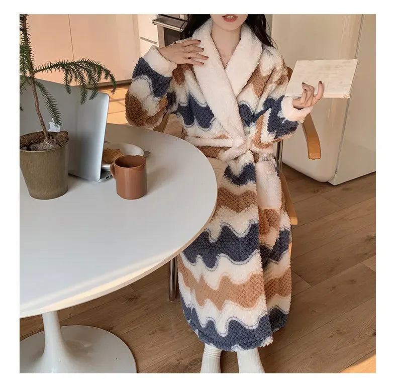 Verdickte Korallen Fleece Robe frauen V-ausschnitt Gürtel Langarm Mid-länge Süße Stil Warme Hause Kleidung Winter Saison