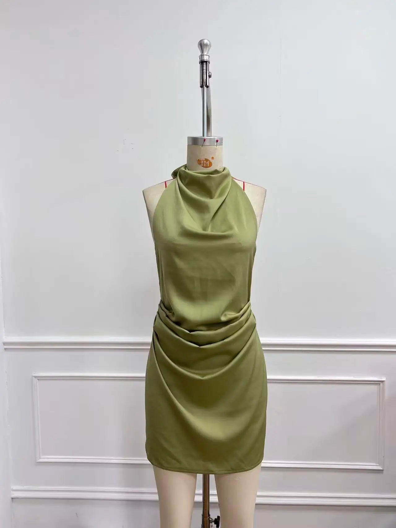 Damen Plissiertes Hochgeschlossenes Rückenfreies Minikleid mit Bindegürtel Satin-Minikleid für Abendparty und Cocktail