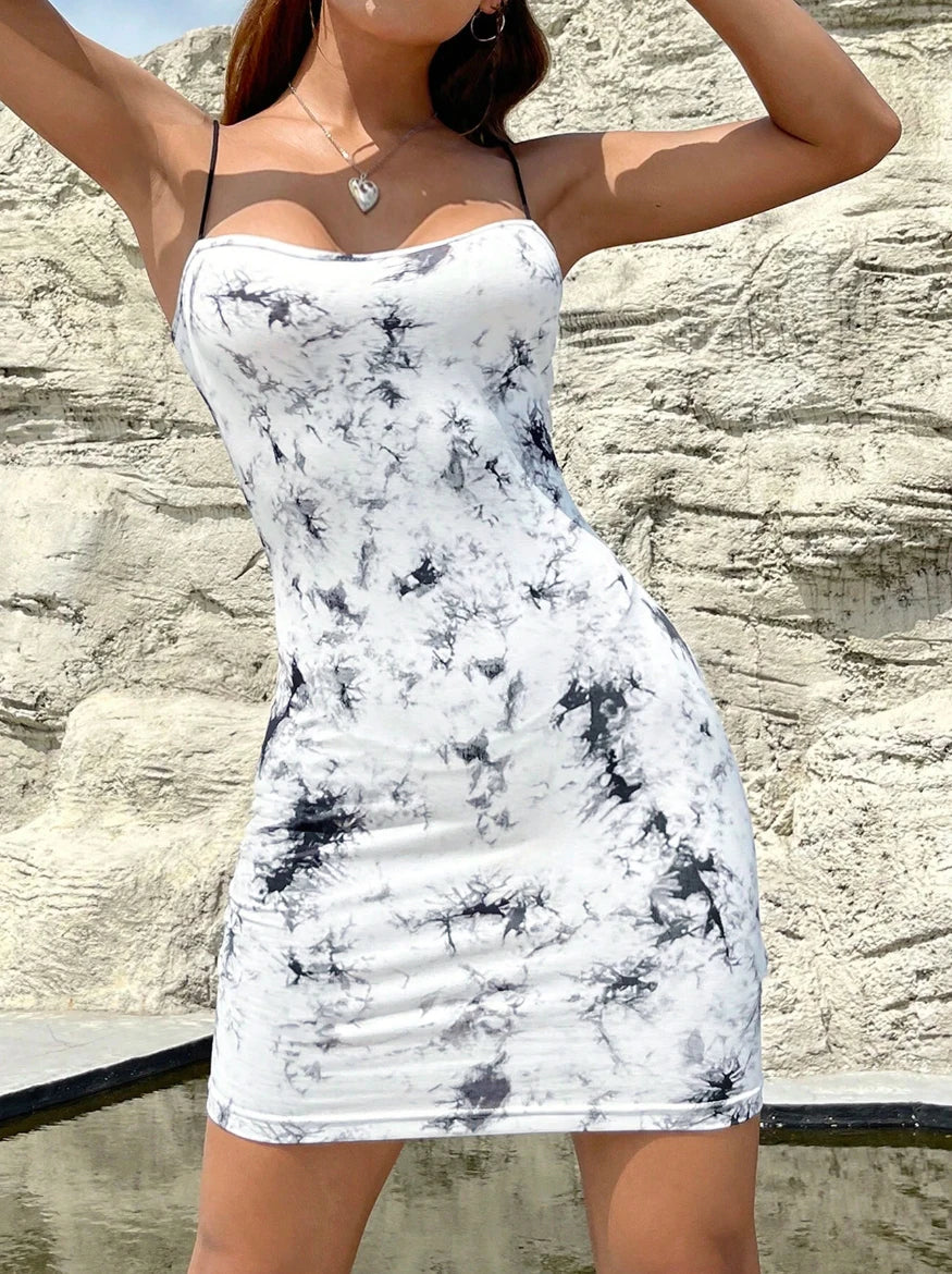 Marmorfarbenes Batik-Minikleid mit Spaghettiträgern für Damen, ärmelloses Cami-Kleid, schmal geschnitten, Stretch, kurzes Bleistiftkleid, Y2K-Ästhetik, su