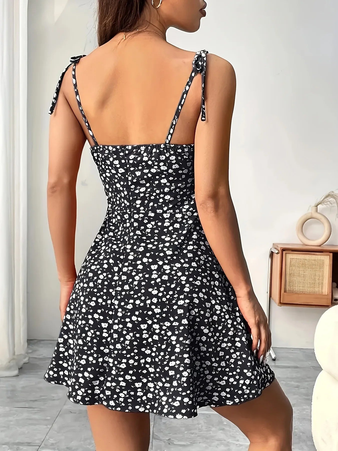 Kurzes Sommerkleid mit Blumenmuster und Spaghettiträgern für Damen, Damenkleider, Damenbekleidung, Damenbekleidung, Sommerkleid, Neu im Kleid 2025,