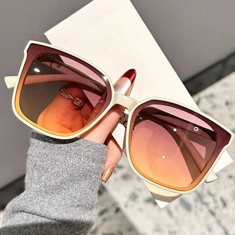 Neue Designer-Sonnenbrille mit großem, quadratischem, dünnem Rahmen und Tempelbügeln im High-End-Stil für Damen DS-8162