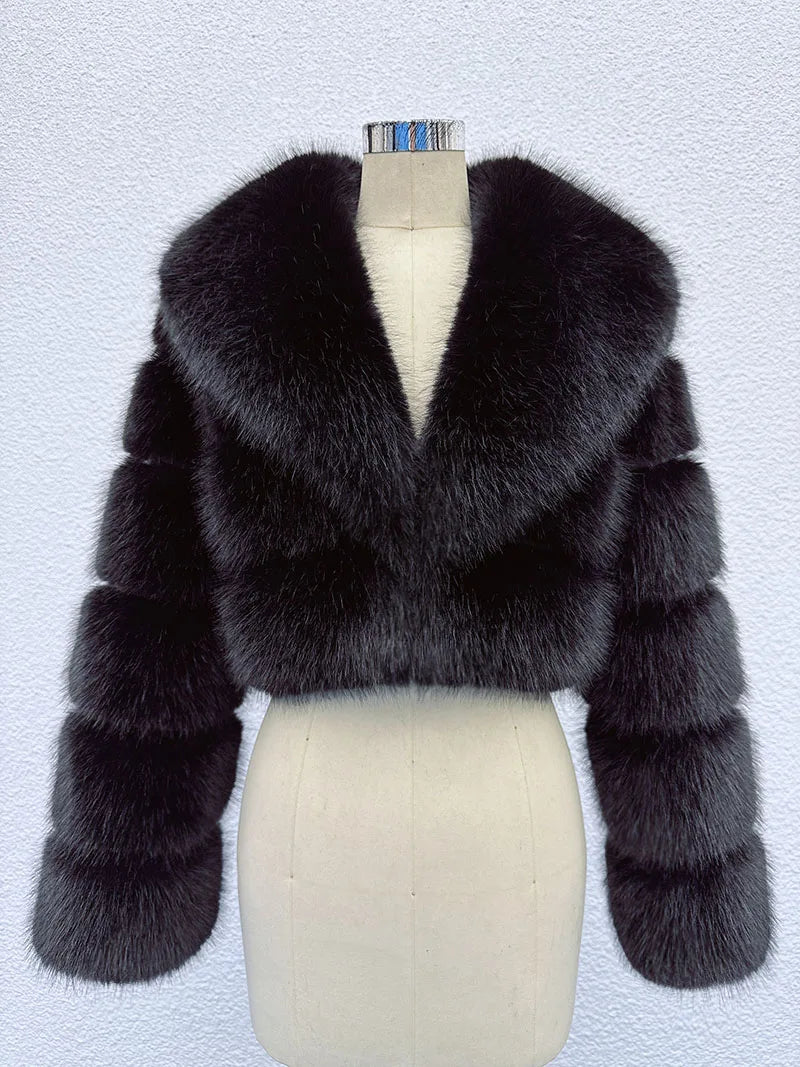 Artikelnummer 0115X Iconic Street Fashion Week Luxuriöser, abgeschnittener Kunstpelzmantel für Damen, Winter, heiße, coole, flauschige Fell-Kurzjacke für Mädchen