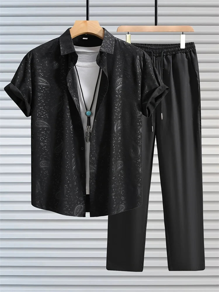Hellgrünes 2-teiliges Herbst-Herren-Set mit vertikal gestreifter Textur, einfaches und lässiges Herren-Kurzarmhemd und lässige lange Hose