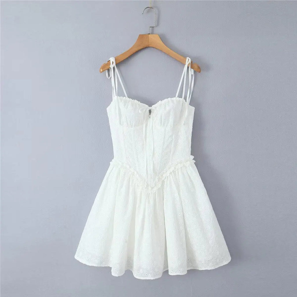 Sommerkleid 2025, sexy weiße Spitzenkleider für Damen, bestickt, figurbetontes Minikleid, koreanische Mode, Rüschenkleid, Schnürung, Fischgrätenmuster
