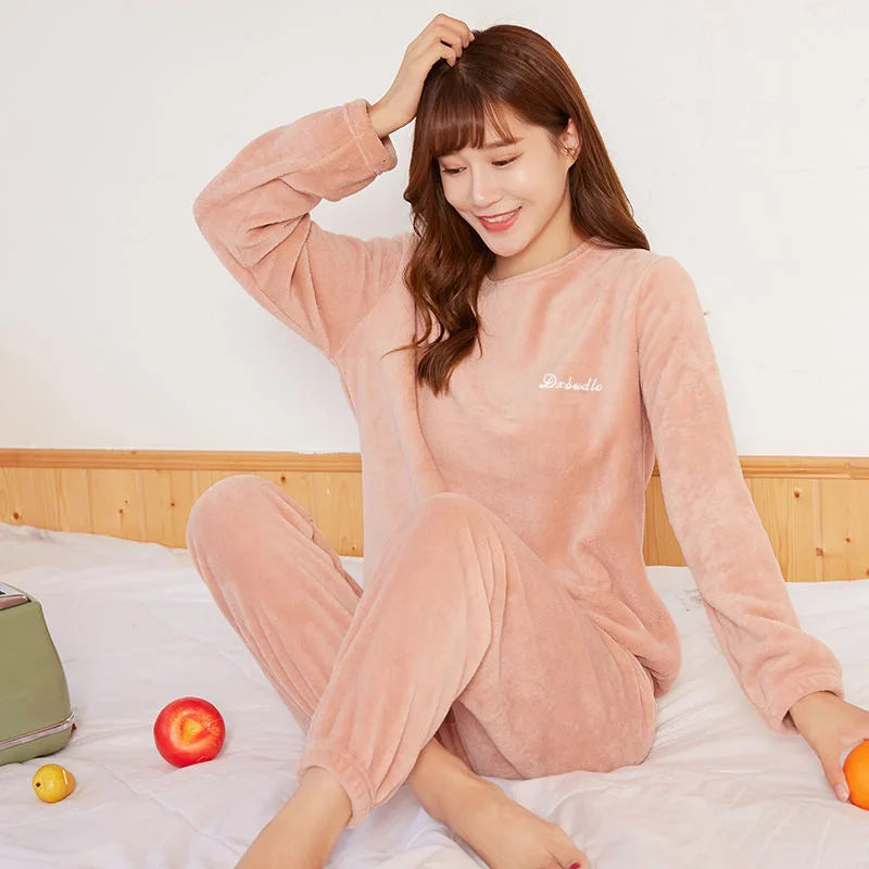 2024 Winter Pyjamas Warme Flanell Frauen Dicke Freizeit Tragen Einfachheit Korallen Samt Langarm Feste Nachtwäsche Pyjamas Set