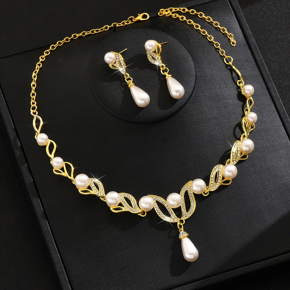 Modisches Damen-Design, Halskette mit Kunstperlen, Ohrringen, Schmuckset, geeignet für Hochzeiten, Versammlungen, Feiertage, Geschenke