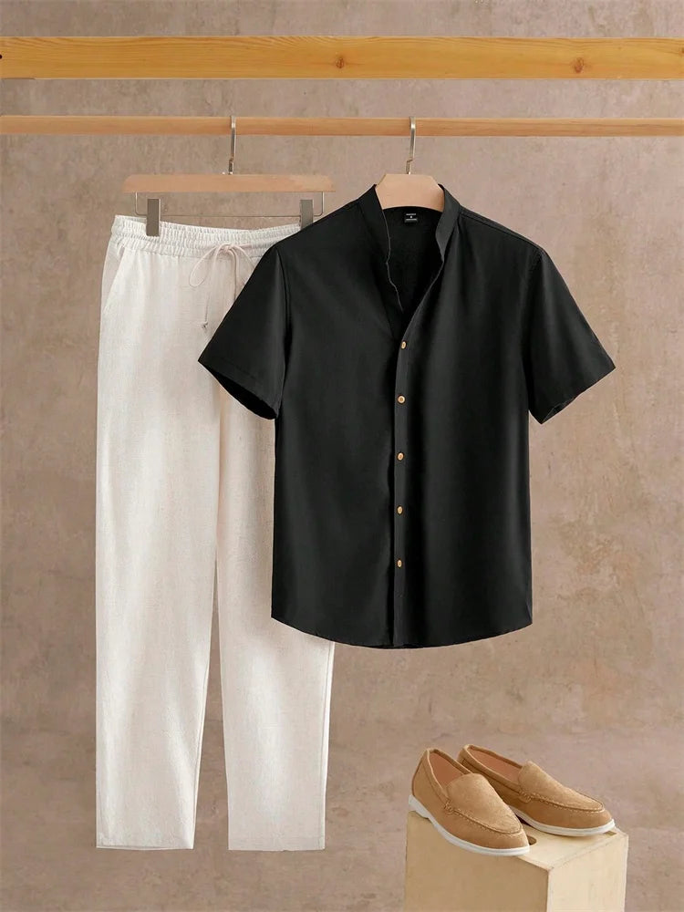 Hellgrünes 2-teiliges Herbst-Herren-Set mit vertikal gestreifter Textur, einfaches und lässiges Herren-Kurzarmhemd und lässige lange Hose