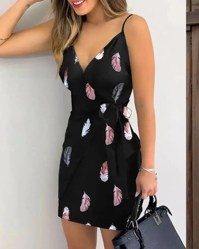 Mini-Kleid für Frühling und Sommer, Damen, Schwarz, Satin, Feder-Print, Spaghettiträger, Tiefer V-Ausschnitt, Wickelkleid mit Gürtel, Lässiges Sexy Urlaubskleid