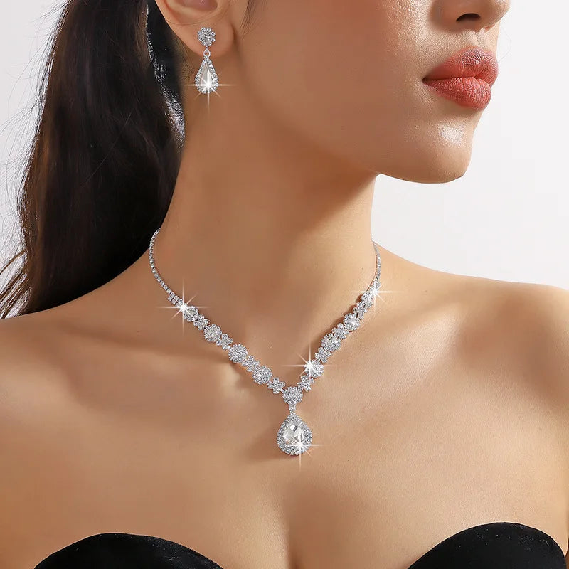 3-teiliges Damen-Set mit Kristalltröpfchen-Halskette und Ohrringen für Hochzeits- und Abendkleid-Accessoires