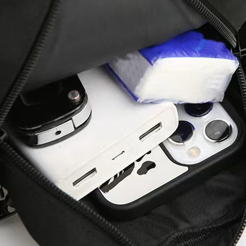 Herrentasche, erhältlich in einer Schulter- oder Umhängedesign, geeignet für den täglichen Gebrauch während der Schule. Aus Nylonmaterial.