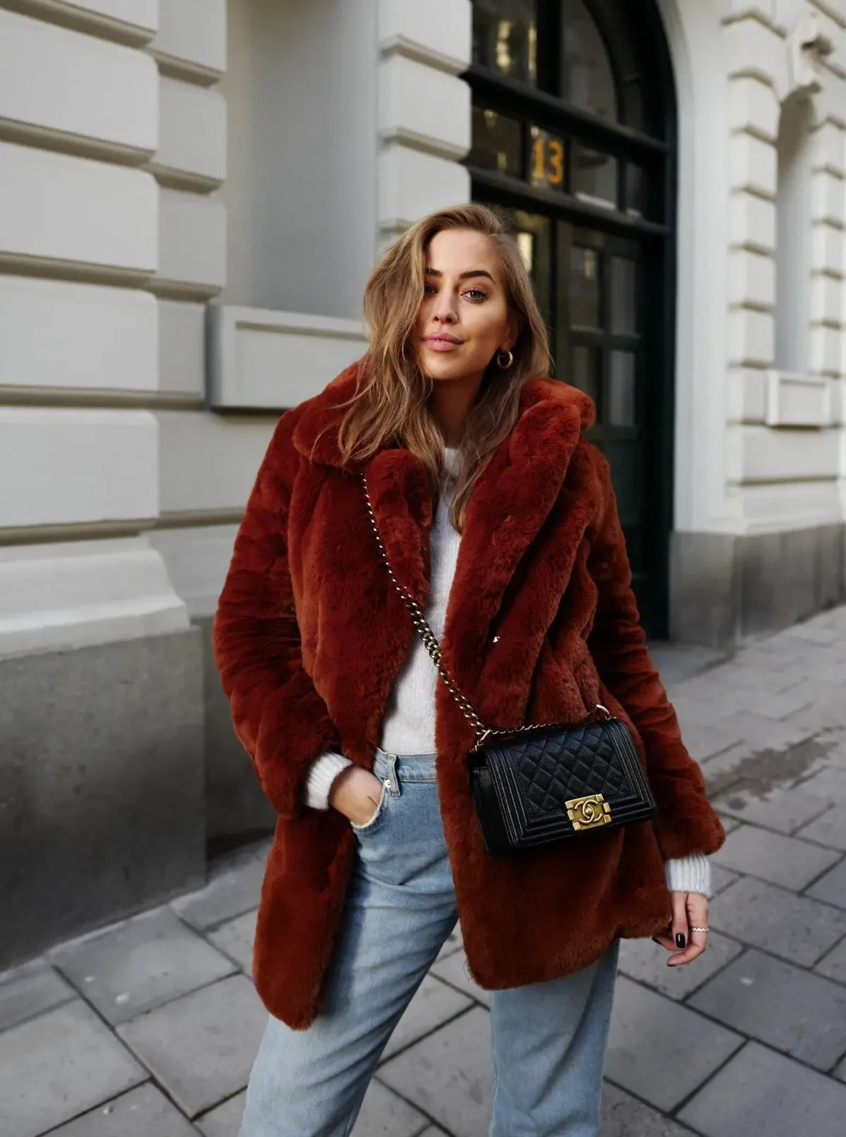 Mittellanger Kunstpelzmantel für Damen, Winter-Plüschjacke, Übergrößenmantel, flauschige Reversjacke, weibliche Oberbekleidung, flauschiges Oberteil