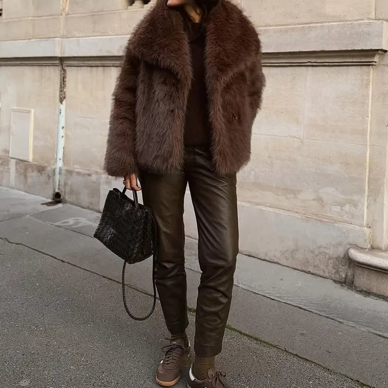 Solide braune flauschige Pelzjacke für Damen, lässig, Revers, lockere lange Ärmel, verdickt, warmer Kurzmantel, 2025, Winter, neue Dame, Pendelkleidung