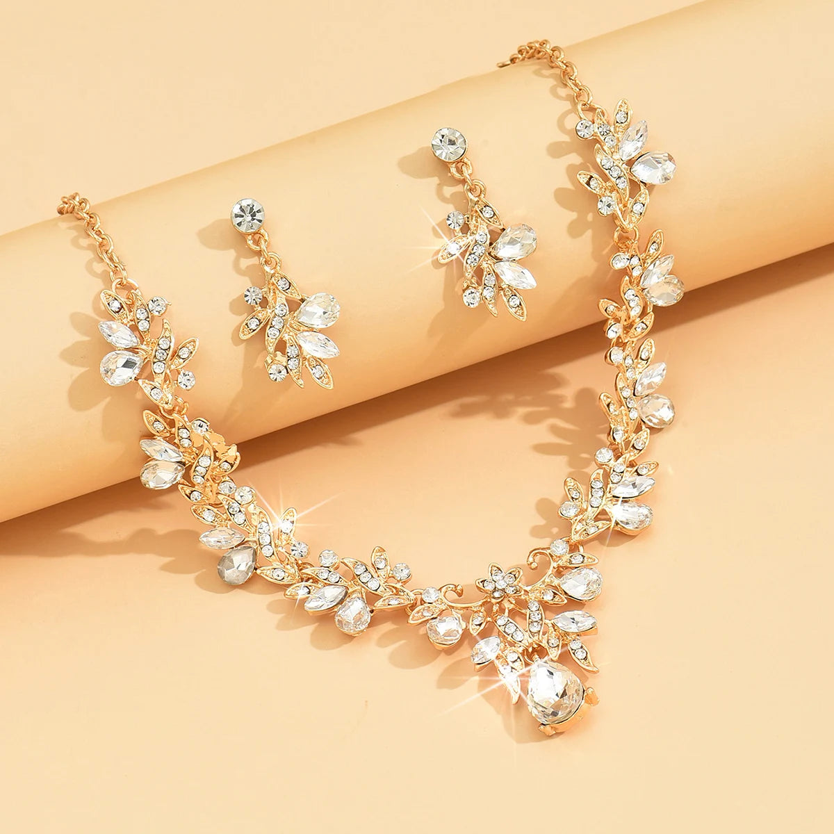 Modisches, funkelndes Blatt-Wassertropfen-Schmuckset für Damen, leichter Luxus-Stil, wunderschöner und eleganter Schmuck