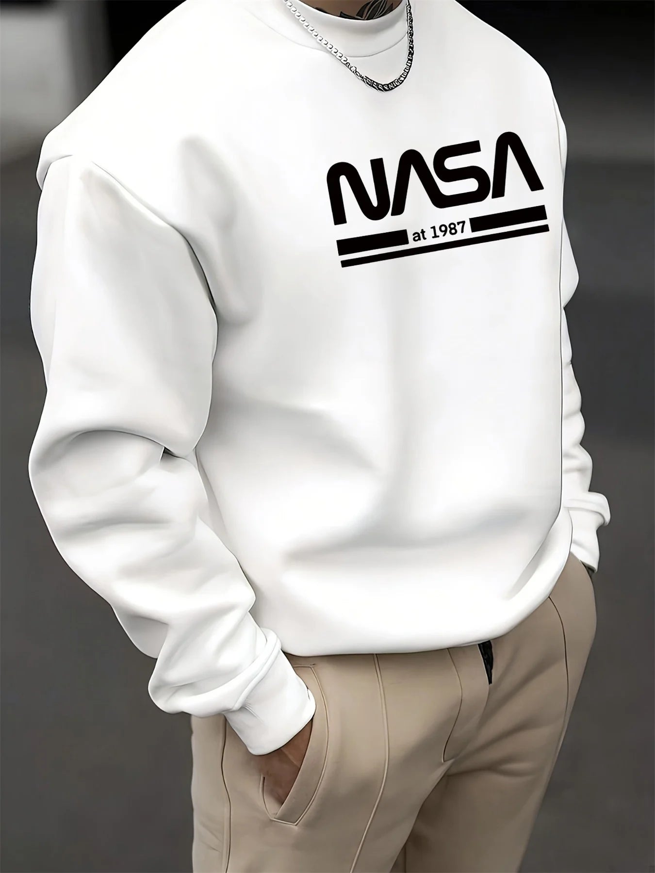 Men's autumn and winter fashionable casual loose NASA letter graphic printed long sleeved round neck sweatshirt